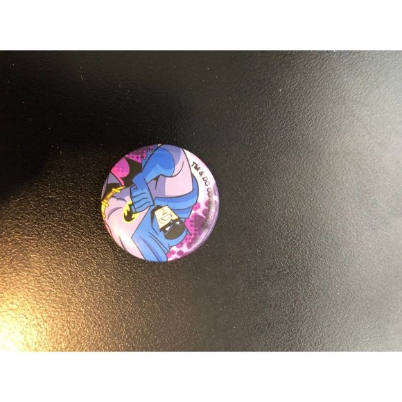 TM & DC Comics Batman Pin/Magnet - Picture 9 of 12